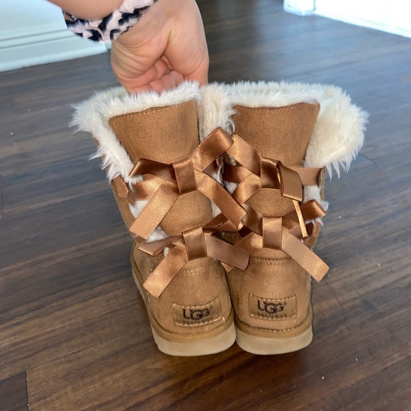 Ugg Bailey Bows size 7 - Picture 1 of 4